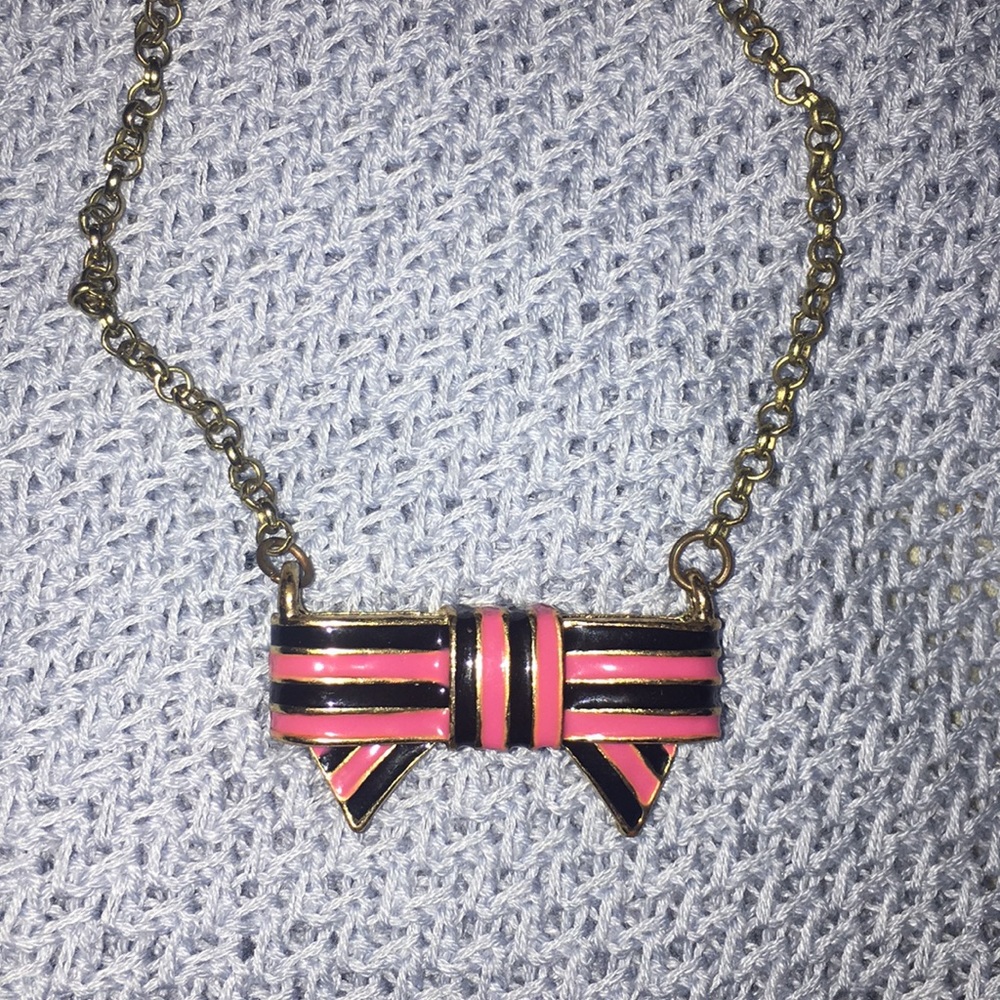 Bow Necklace